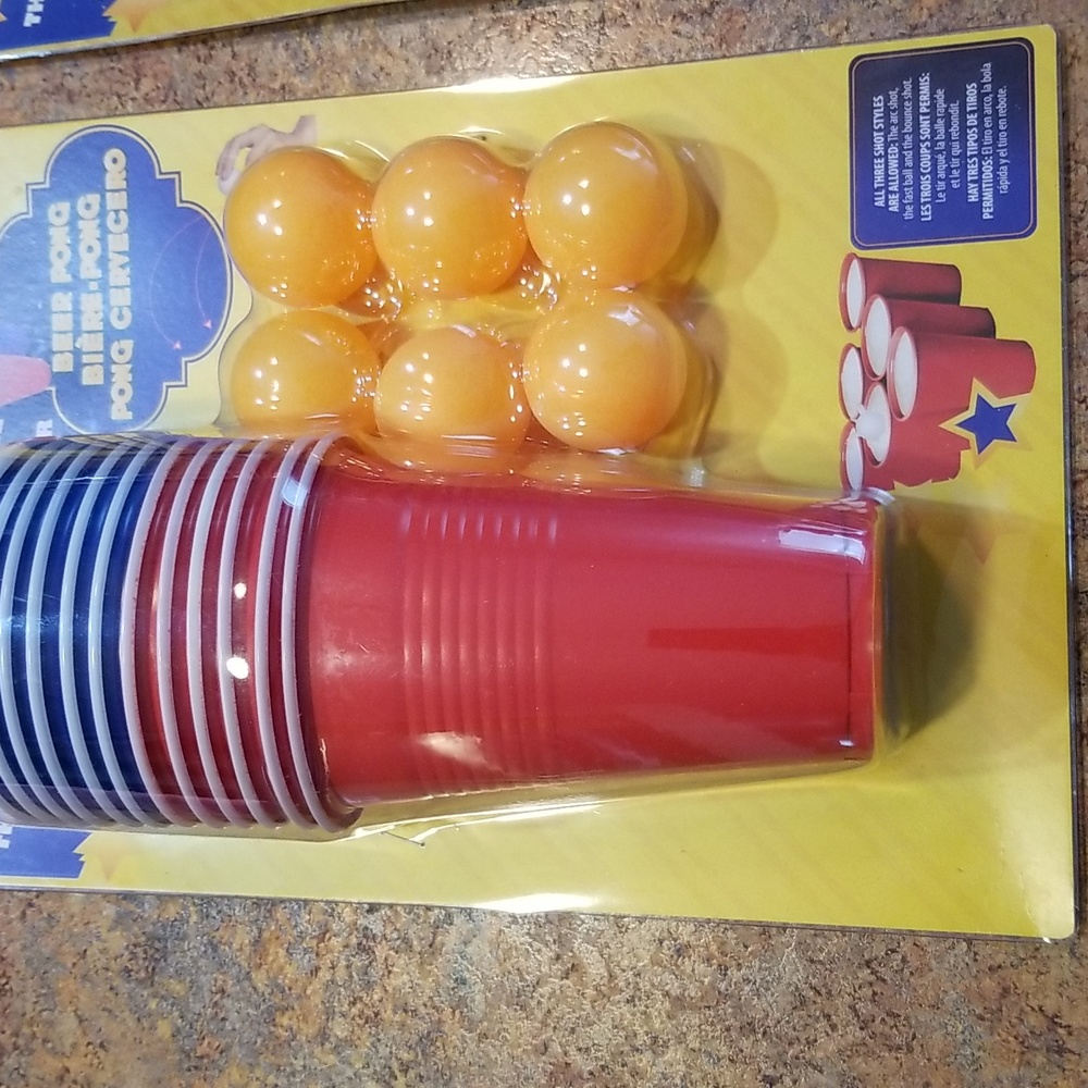 Beer pong kit, NWT